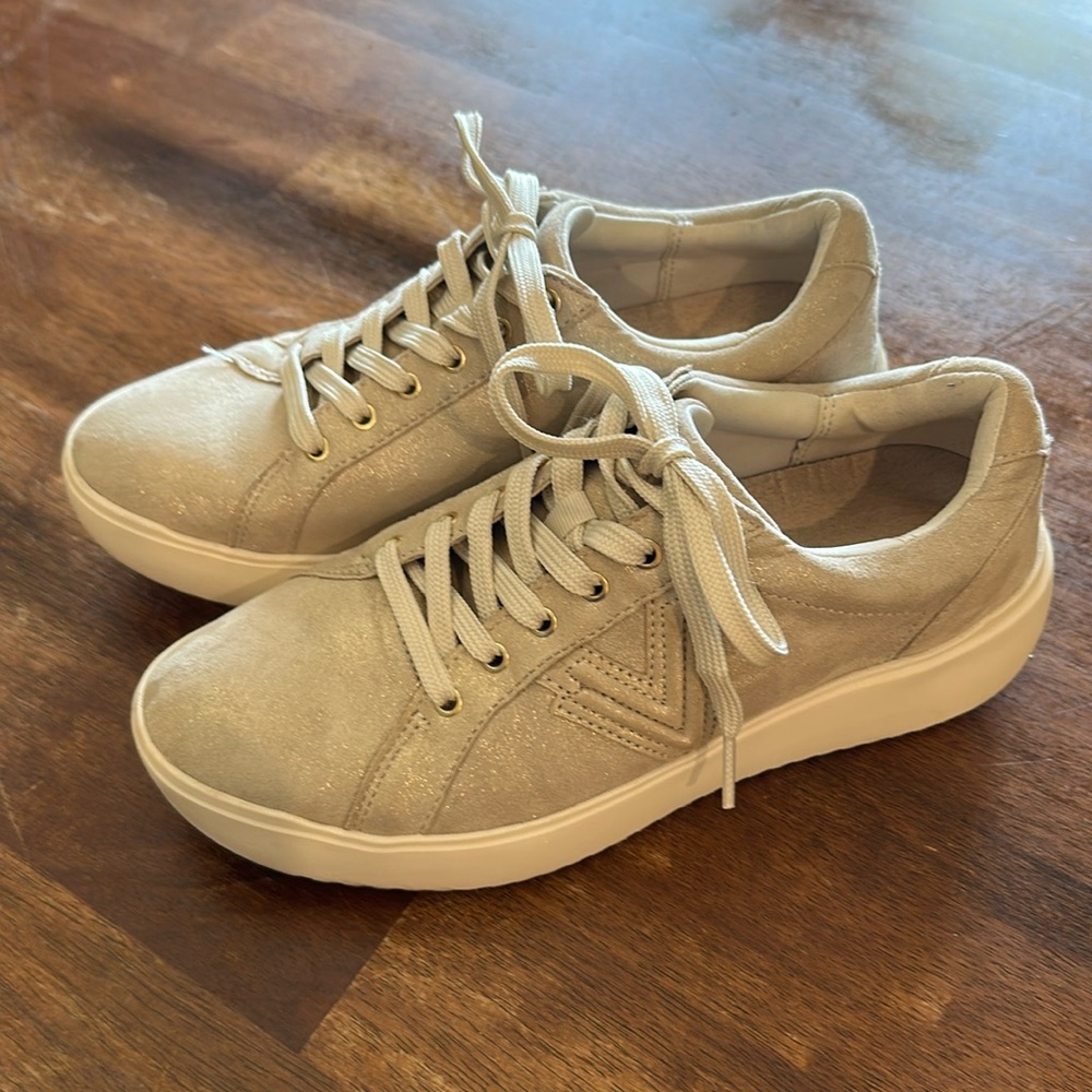 Vionic Sneaker